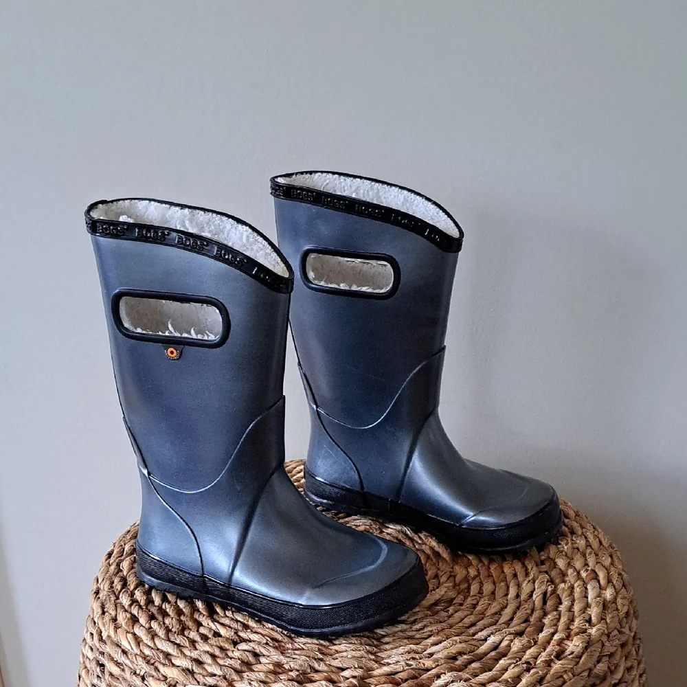 BOGS Youth Unisex Classic‎ Metallic Grey Wellington Rainboots Faux Fur Lined S-1